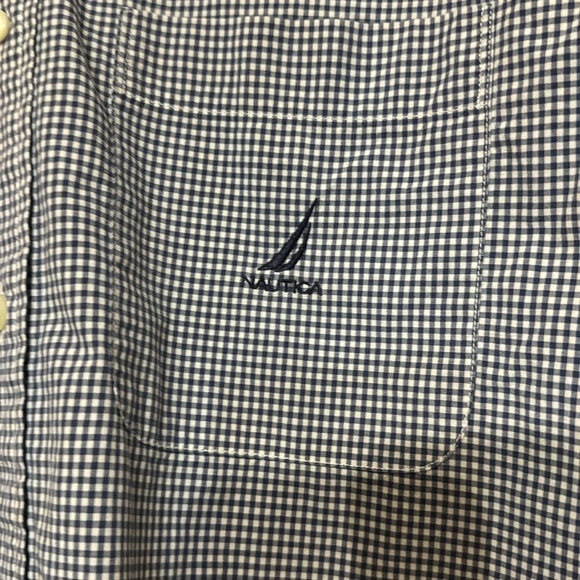 EUC Nautica men’s shirt size medium vintage short sleeve button down - Picture 2 of 4